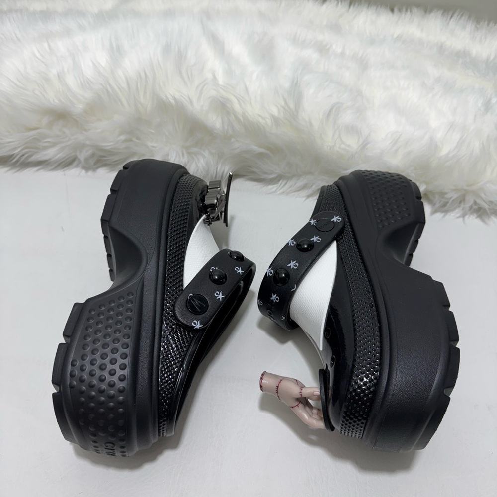 Wednesday x Crocs Stomp Platform Clog - Picture 4 of 9